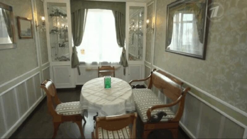 «Дизайнеры забыли, что я не баскетболистка»: как выглядела квартира Ларисы Голубкиной, которую она берегла 37 лет после ухода Миронова