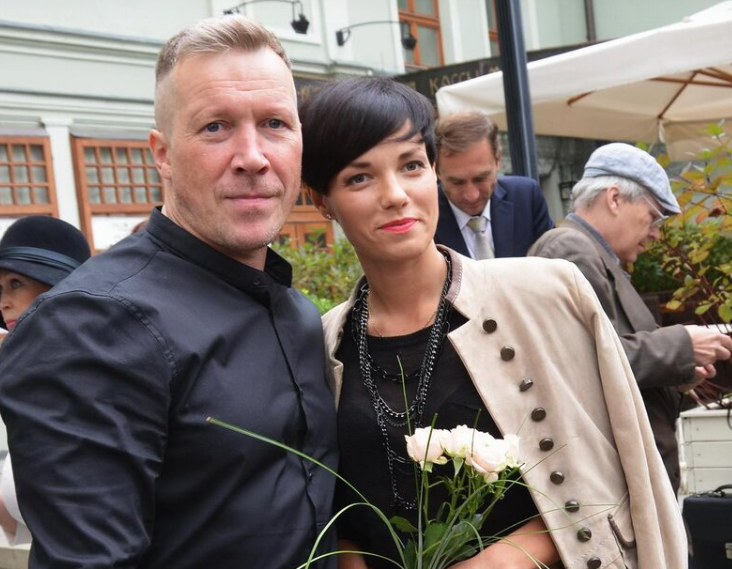 Бросил жену с двумя детьми ради моложе на 10 лет: кто она — дочь «Антибиотика»?