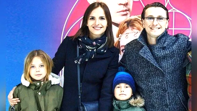 Сергей Безруков с детьми Сашей и Ваней и Кристиной Смирновой