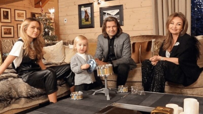 «Он ударил меня»: 56-летний Дмитрий Маликов и его жена Елена — через что прошла пара ради семейной идиллии?