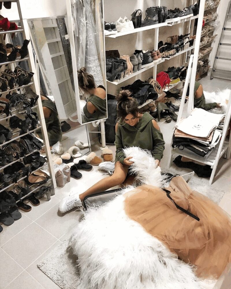 «Все хотят знать, где ты спишь»: как Ани Лорак обустроила подмосковный особняк за 3 млн евро