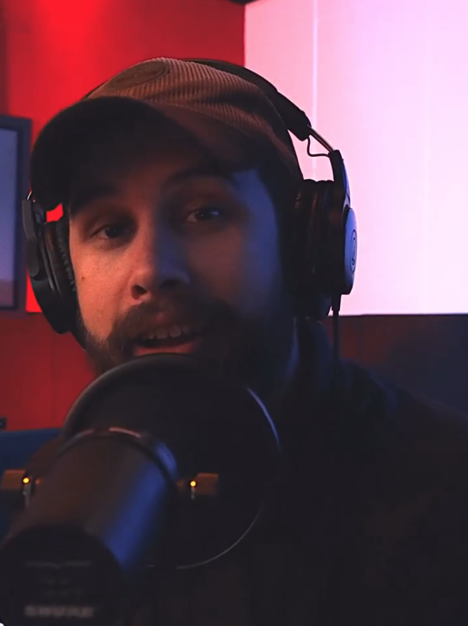 «Он ушёл к другой и стал отцом»: почему 43-летняя Лариса Долина решилась на третий брак и чем обернулся её «судьбоносный» роман с 30-летним Ильёй Спицыным