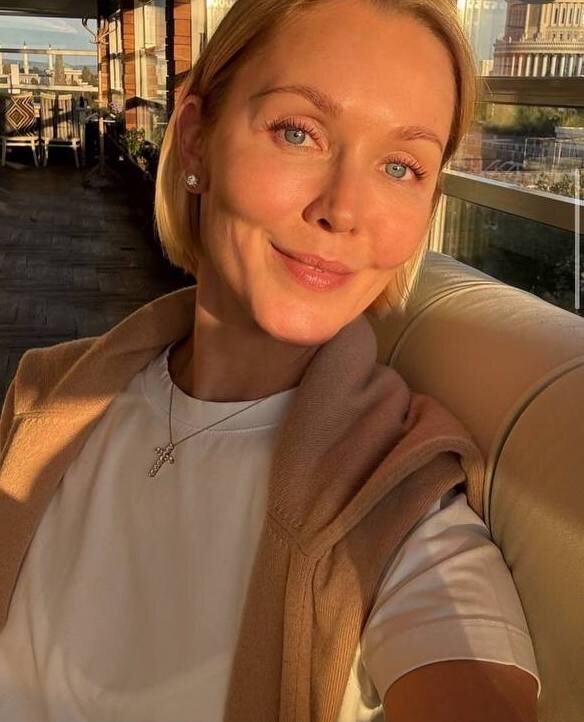 «Она верит в любовь»: как телеведущая Екатерина Гринчевская пережила публичное предательство мужа с Ксенией Собчак