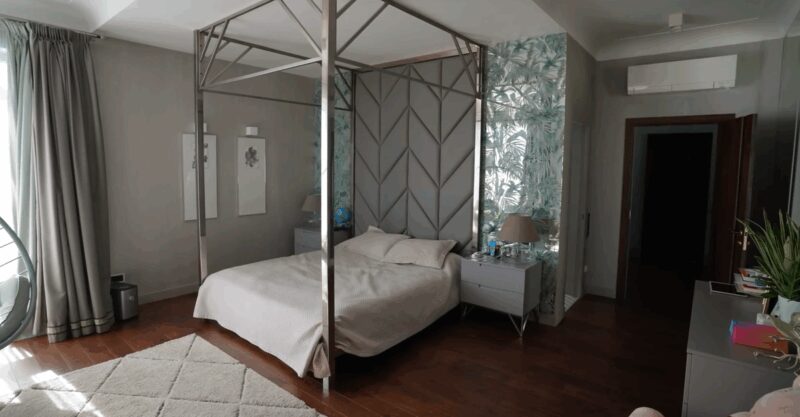 «Не импульсивная покупка»: как выглядит роскошный особняк Стаса Костюшкина за 10 км от МКАД, который он строил 20 лет