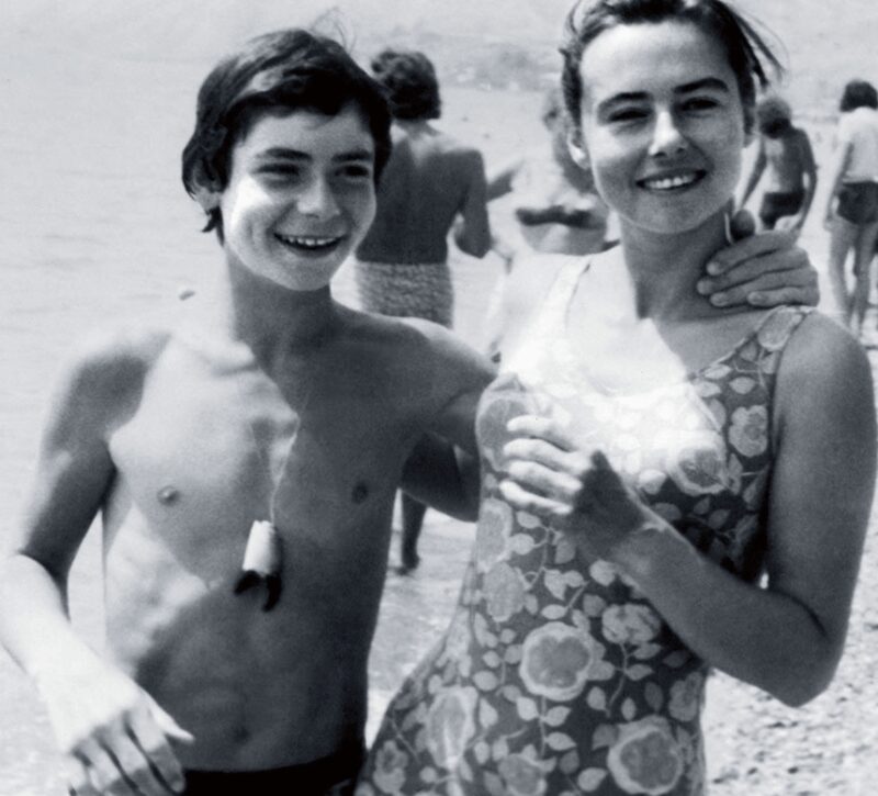 Виктория Лепко с сыном Антоном, который стал её главной опорой