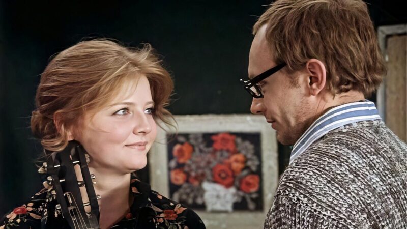 Знаменитый кадр из новогодней комедии, принесший Ольге Науменко всенародную любовь.