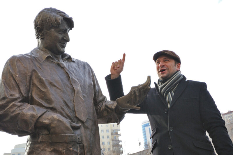 «Я развожусь!»: Виктор Логинов снова остался один?