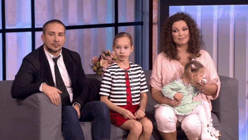 Данко на телешоу, рассказывающий о своей позиции по отношению к дочери