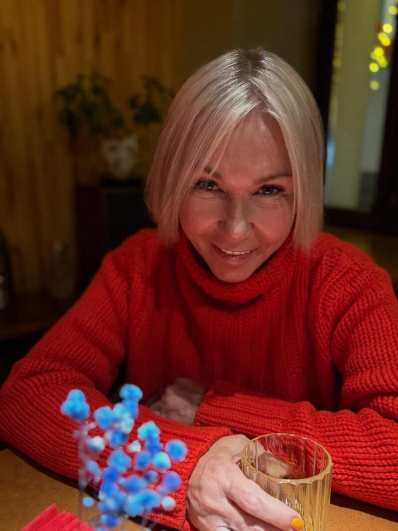 «Зубы словно мешают ей говорить»: как выглядит Ксения Стриж спустя 9 лет после «омоложения» к 50-летию с мужем, моложе на 16 лет