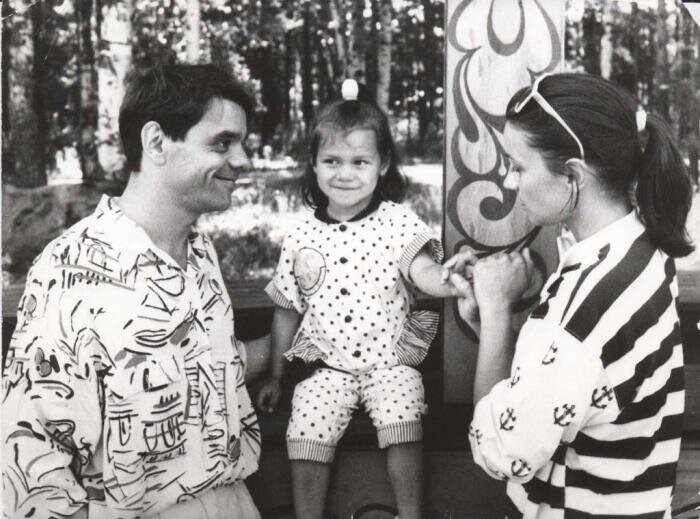 Полина Райкина в кругу семьи: с мамой Еленой Бутенко и отцом Константином Райкиным.