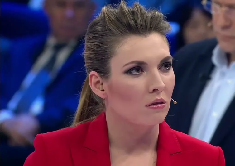 «Не могу быть мягкой»: как «железная леди» российского ТВ Ольга Скабеева строит карьеру, воспитывает сына и живет с мужем-коллегой