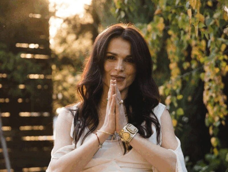 «Шок. Восторг. Потрясение»: как Сати Казанова получила духовный сан и почему это вызвало скандал