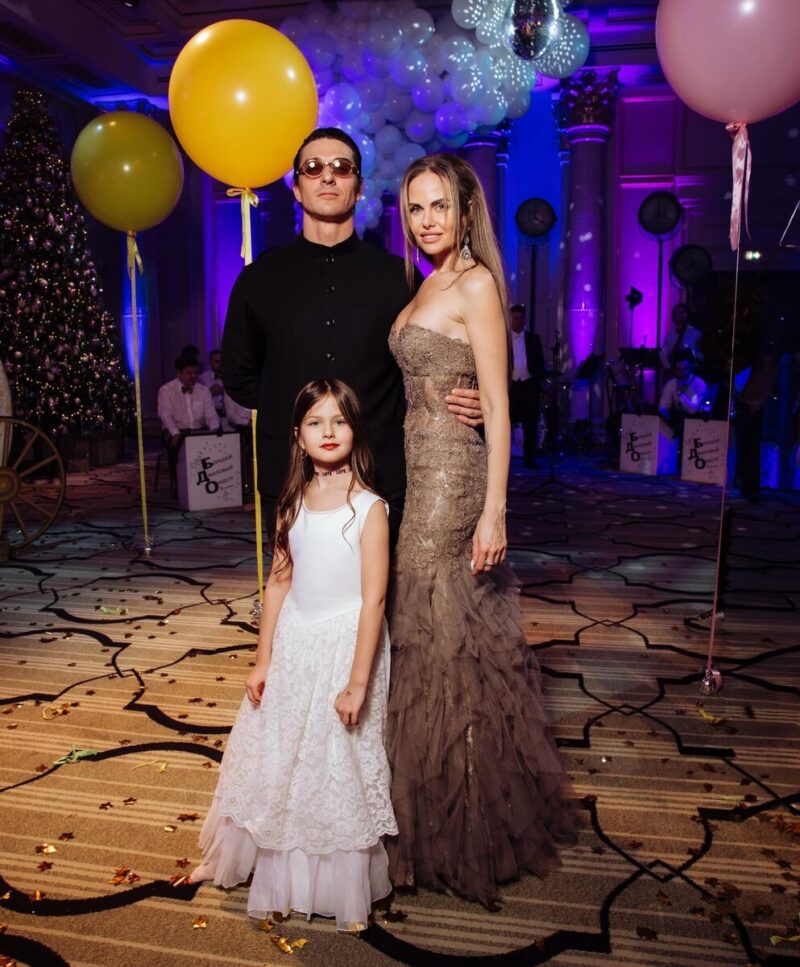 «Слишком искусственно!»: как выглядит жена 40-летнего Станислава Бондаренко, которую он нашёл по фото в соцсетях