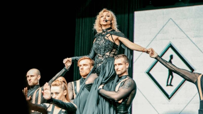 Кристина Орбакайте на сцене: творческая жизнь артистки вызывала ревность у супруга.