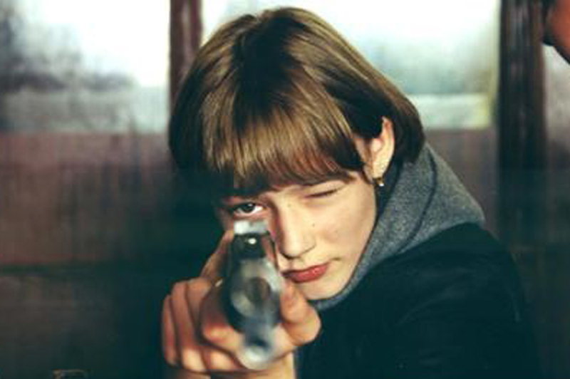 Юная Оксана Акиньшина на съемках фильма «Сестры», 2001 год