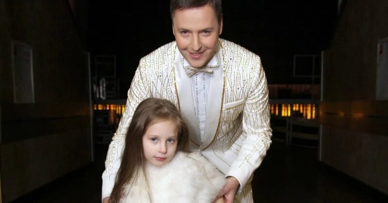 «Ей всего 17, а она добилась больше, чем я сам»: как выглядит и чем занимается дочь Витаса, которая поразила Китай