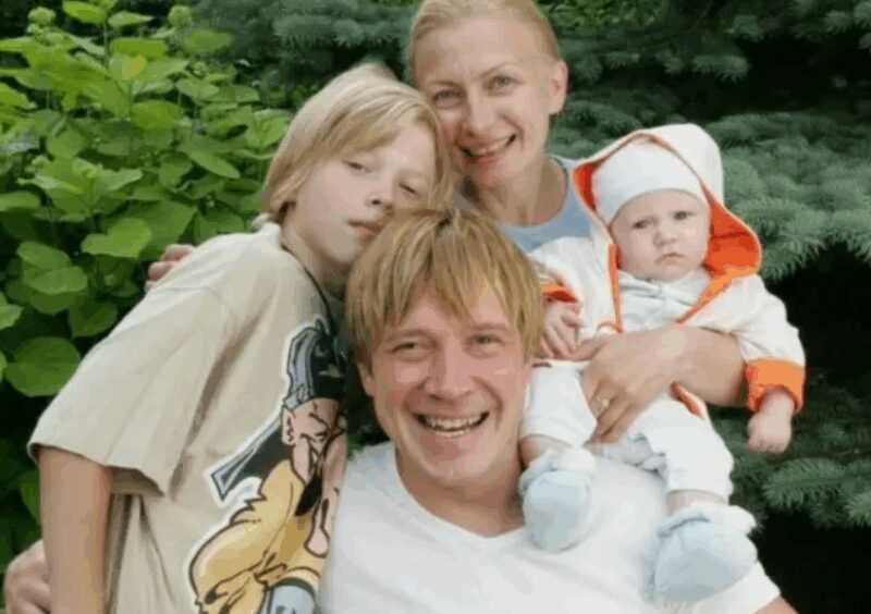 «Полюбил другую»: как народный артист Алексей Кравченко ушёл от жены с двумя сыновьями к дочери знаменитого «Антибиотика»
