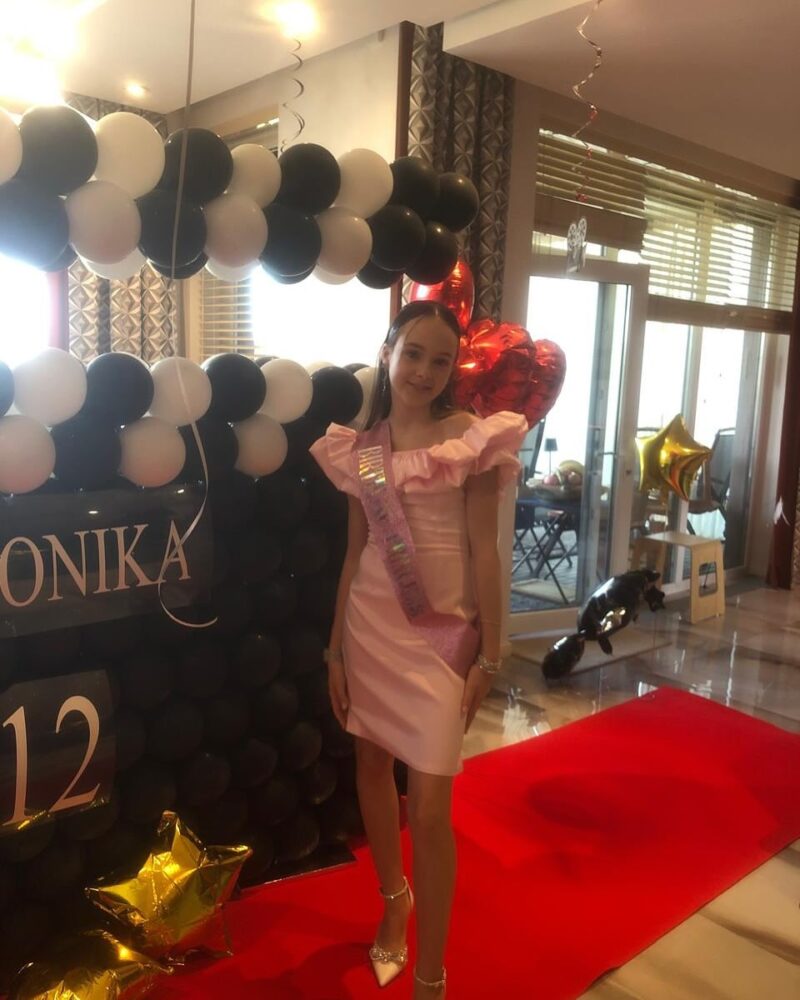 «Она была в панике»: как дочь Анны Снаткиной в 12 лет стала звездой и сколько получила за первую роль