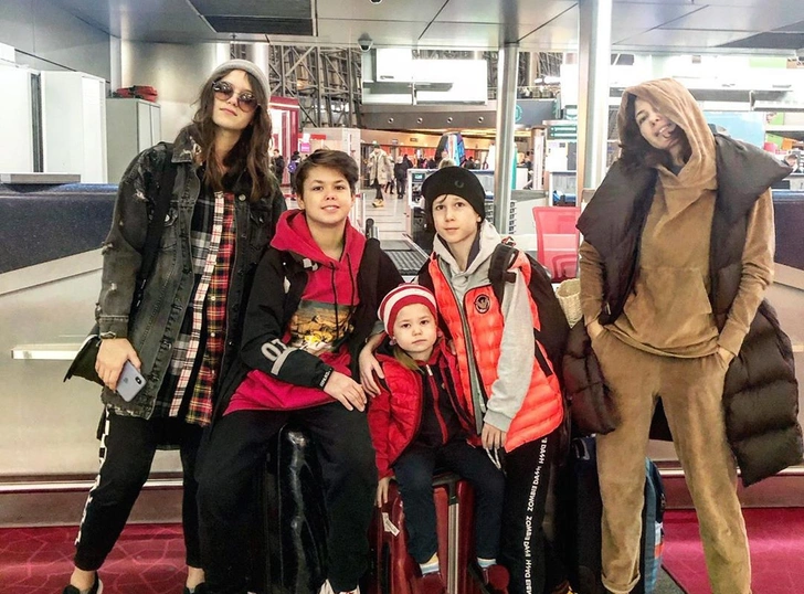 Трудно поверить, что у стройной и подтянутой женщины четверо детей