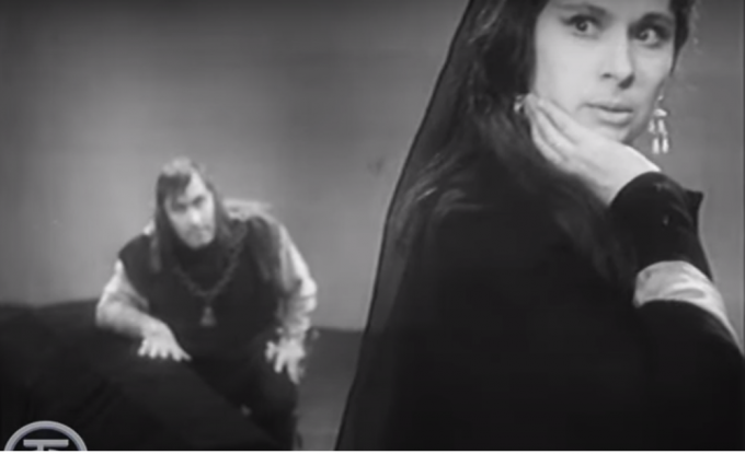 Надежда Самойлова на сцене в роли Грушеньки в постановке «Братья Карамазовы» — спектакль, во время которого она родила сына.