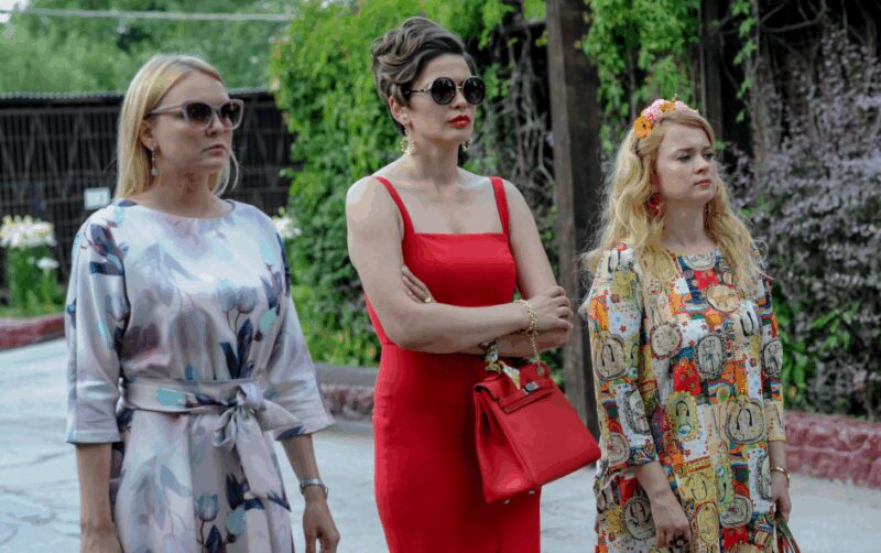 Юлия Галкина в центре внимания на съёмках фильма «Вы мне подходите»