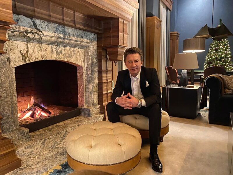 «Ей не больше 30!»: 67-летний Валерий Сюткин показал 50-летнюю жену, которую путают с дочерью