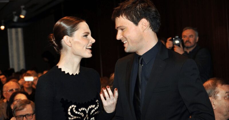 Марк Тишман, выпускник «Фабрики звёзд», пополнил ряды «заслуженных» в 2025 году.