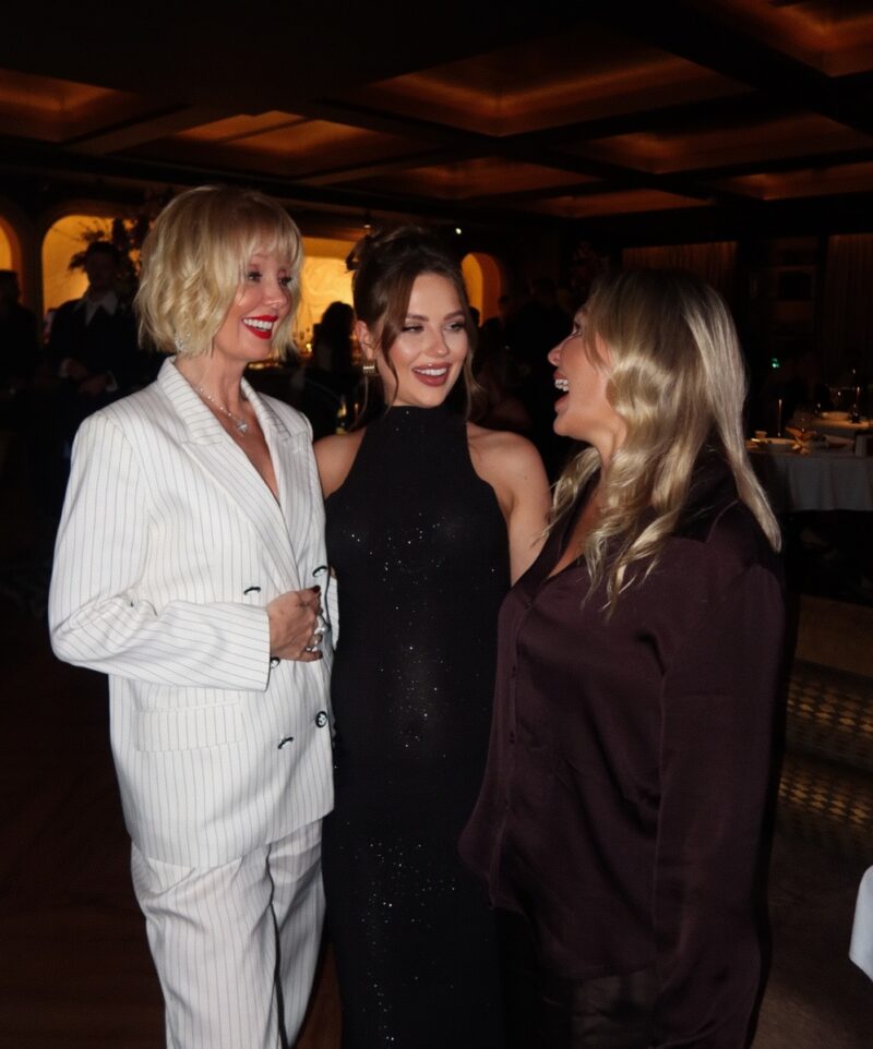 «Вы как сестры!»: почему 46-летняя мама Лианы Шульгиной выглядит моложе дочери и скоро снова станет бабушкой