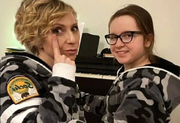 Повзрослевшая дочь Яны Чуриковой, Таисия.