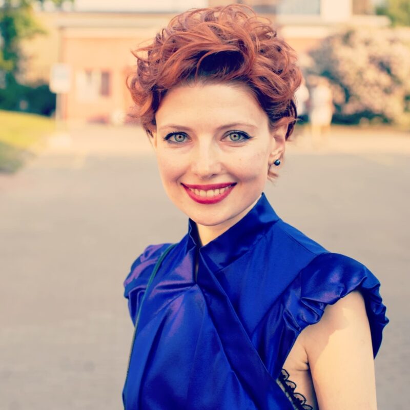 «Они почти сёстры»: 45-летняя Эмилия Спивак и 10-летний сын Марьяны Спивак — что связывает двух знаменитых актрис с одинаковой фамилией?