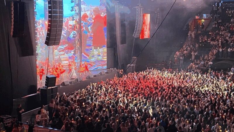 Аншлаг на концерте Надежды Кадышевой в Казани.