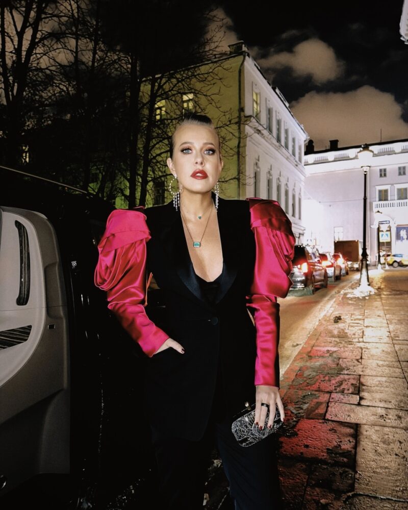 «Она просто завидовала»: почему однажды Ксения Собчак демонстративно вылила напиток на Анастасию Волочкову?