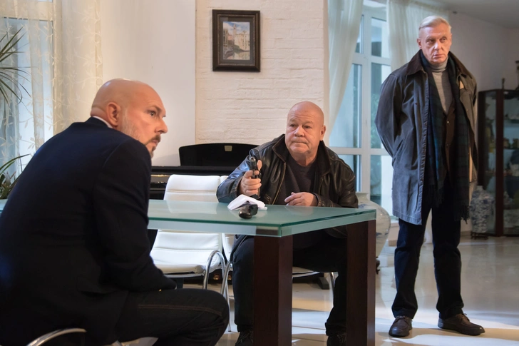 В «Полицейском братстве» снимались те же актеры, что и в «Улицах разбитых фонарей», но в несколько других амплуа