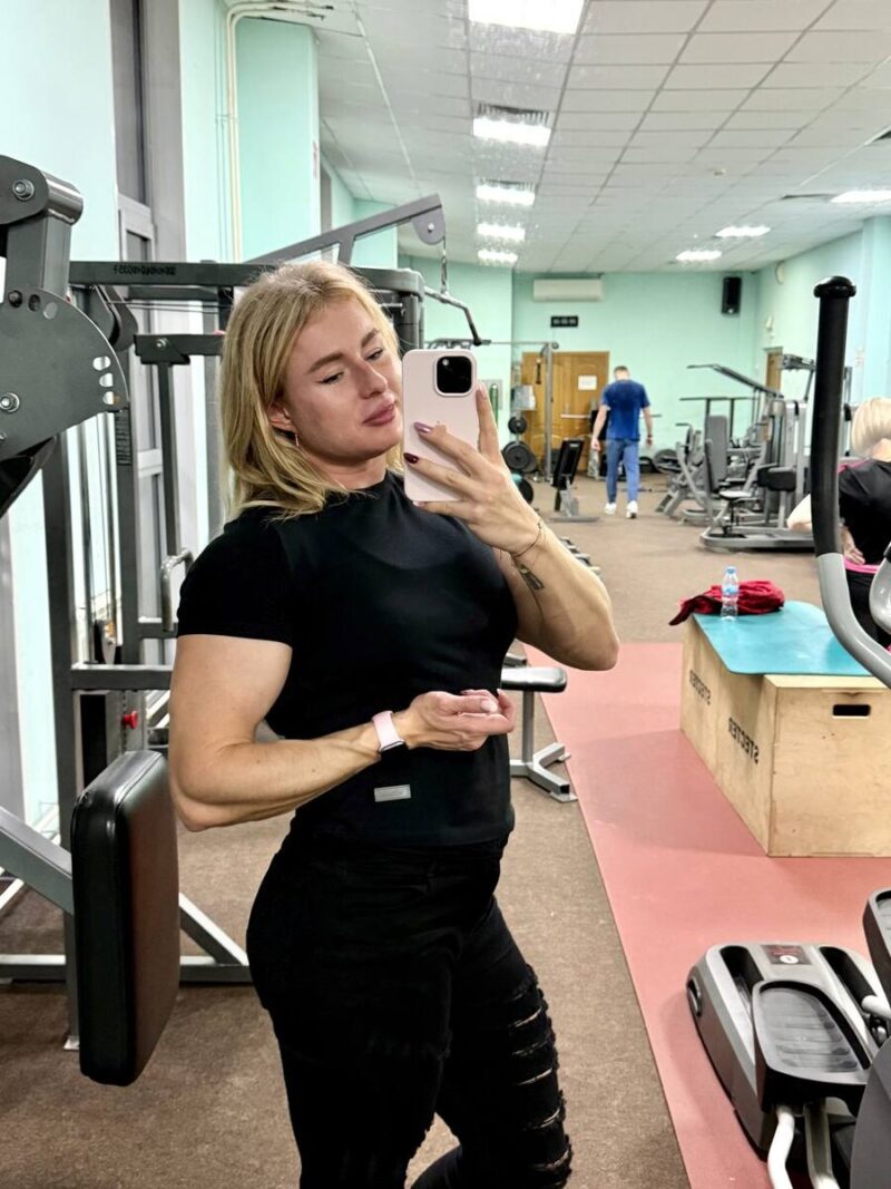 «Ты выглядишь как мужчина»: почему 36-летняя дочь Марии Шукшиной разорвала отношения с родными и увлеклась бодибилдингом