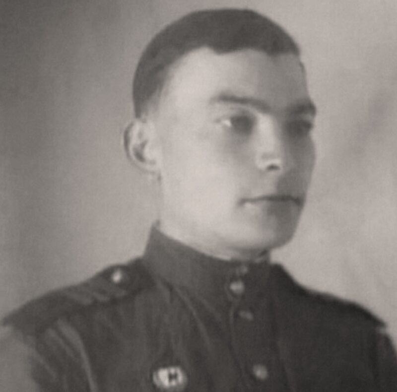 Молодой Пётр Глебов на армейском снимке