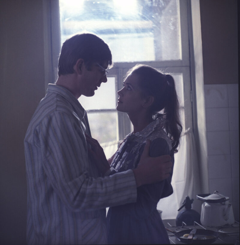 «Пришлось выходить замуж»: как Абдулов забрал 2-летнюю дочь Алфёровой и почему их 17-летний брак не выдержал испытаний