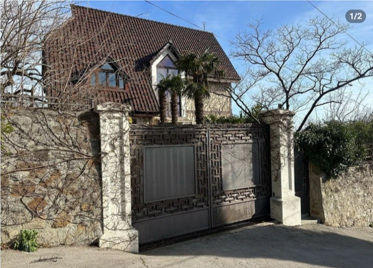 Вход на дачу Софии Ротару, где произошли два ограбления.