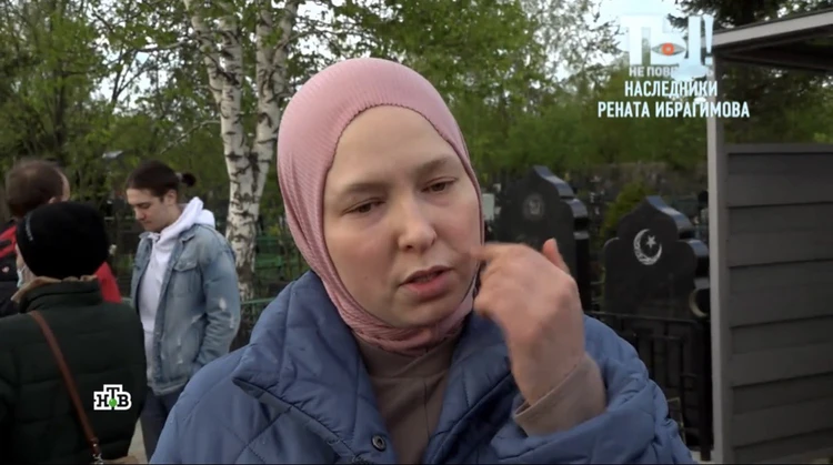 Молодая вдова на церемонии прощания с Ренатом Ибрагимовым