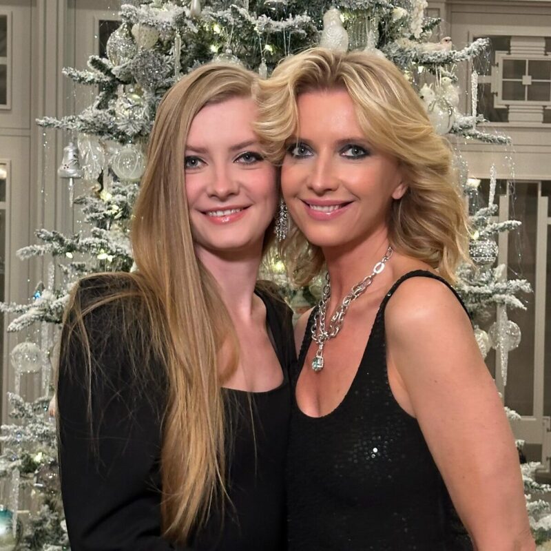 «Ей не больше 30!»: 67-летний Валерий Сюткин показал 50-летнюю жену, которую путают с дочерью