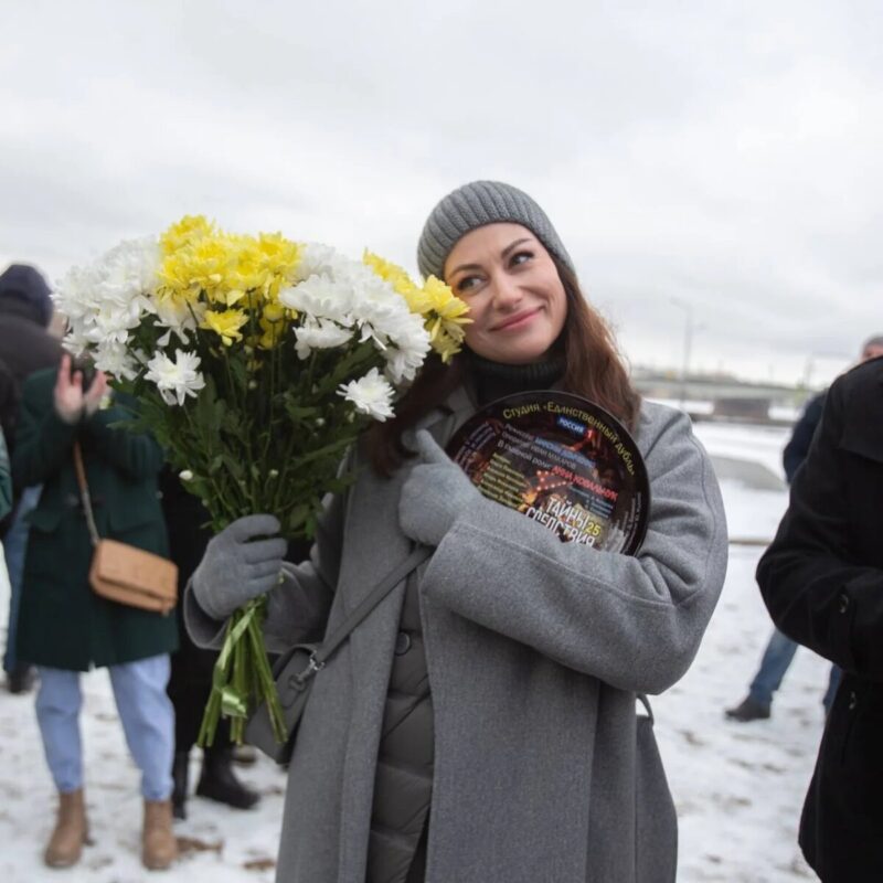 Анна Ковальчук с коллегами по сериалу «Тайны следствия»