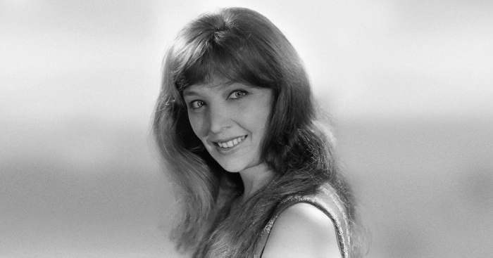 В 1970 году Ольга Остроумова окончила ГИТИС.