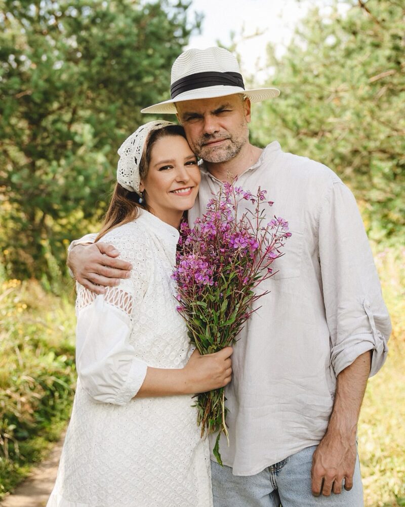 Год унижений: как звезда пятерых детей бежала из театра