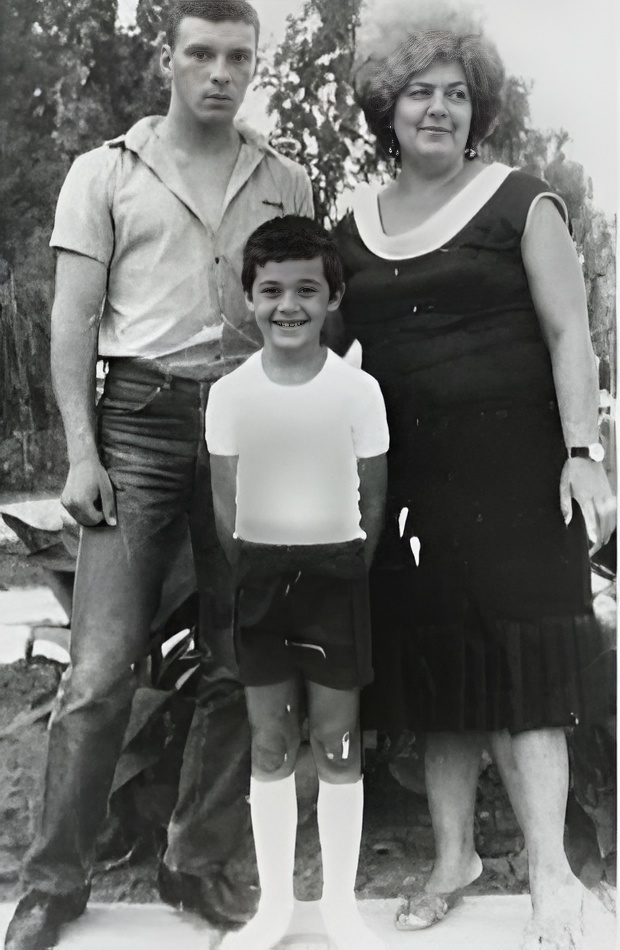 «Он идеальный»: почему Алексей Чумаков так говорит об отце, а его жена Юлия Ковальчук обожает армянские традиции?