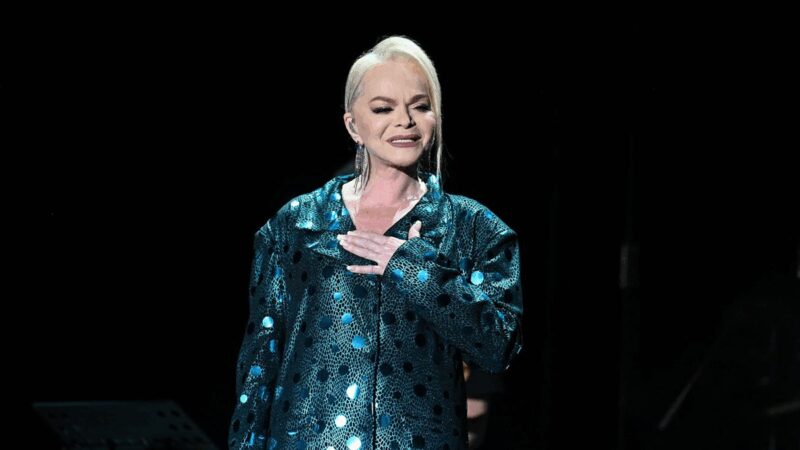 Лариса Долина — имя, которое всплывает в скандальных историях о присвоении званий.