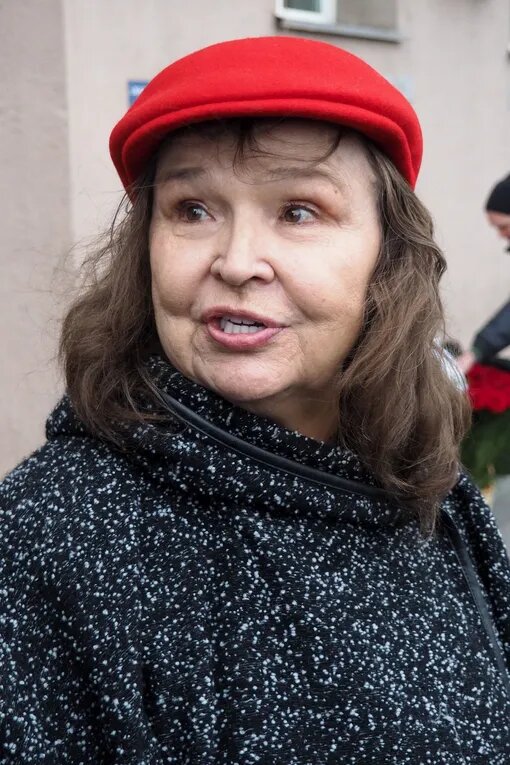 «Творческий беспорядок» или боль одиночества: как 80-летняя Тамара Сёмина встретила новый ремонт и изменила жизнь