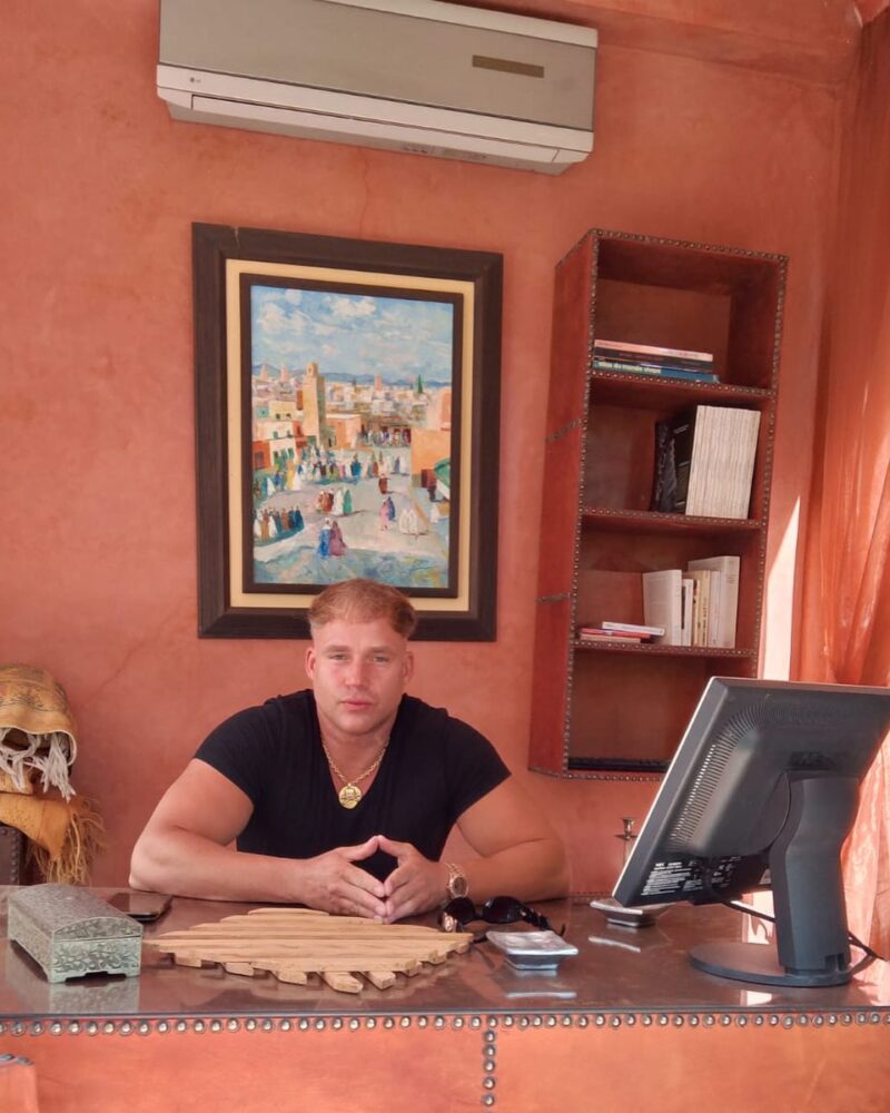 «Мой Дмитрий — магистр экономики»: как сейчас выглядит 43-летний сын 69-летней Натальи Андрейченко