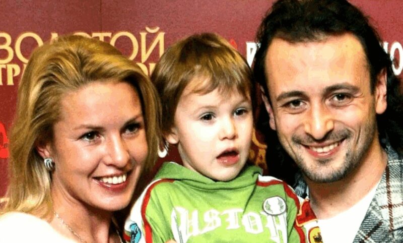 Мартин Авербух в детстве с родителями: непростая семейная история.