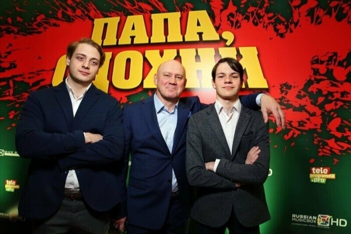 Виталий Хаев с сыновьями Владиславом и Георгием.