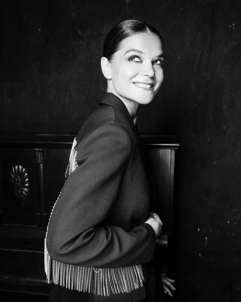 «Слишком высокая планка»: почему 35-летняя внучка Немоляевой до сих пор не замужем, а в сети обсуждают ее карьеру