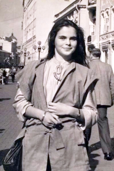 Брюнетка работала моделью, училась на косметолога, а потом и на психолога